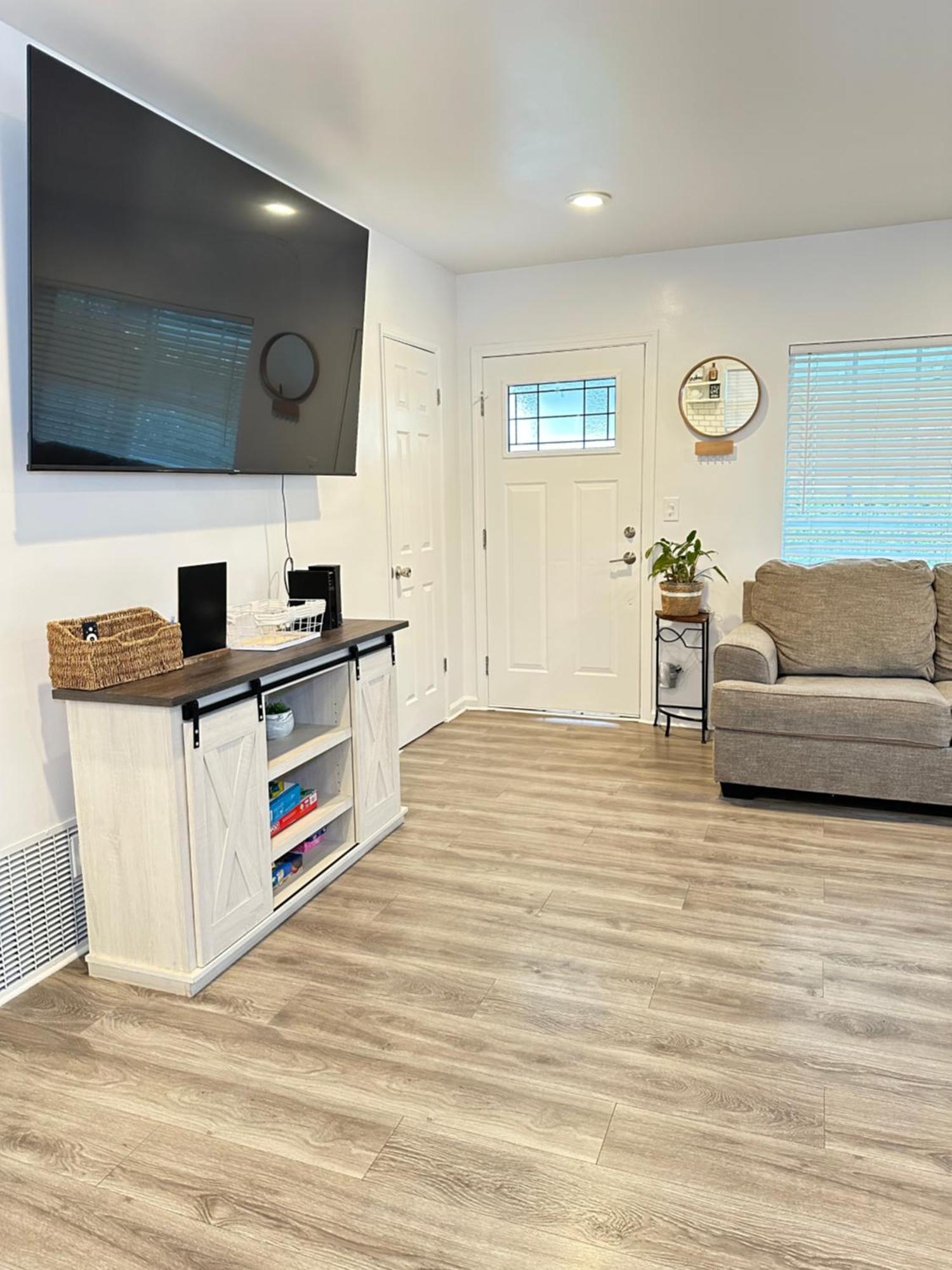 Modern Cozy Family Friendly Los Angeles